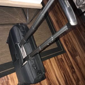 Carry on suitcase for hanging clothes/suits